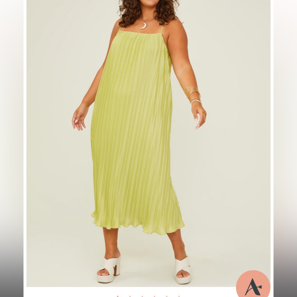 Pleated midi dress plus size